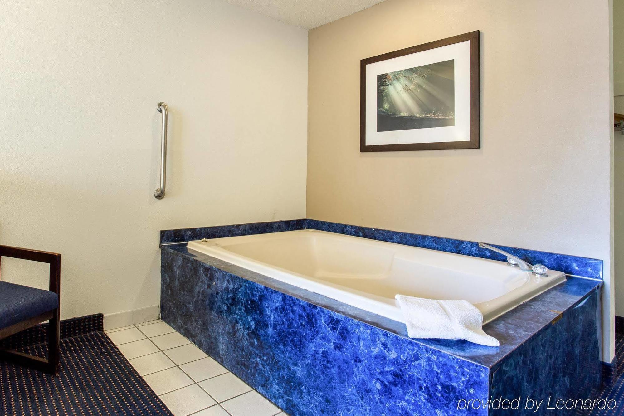 Quality & Northwest Hotel